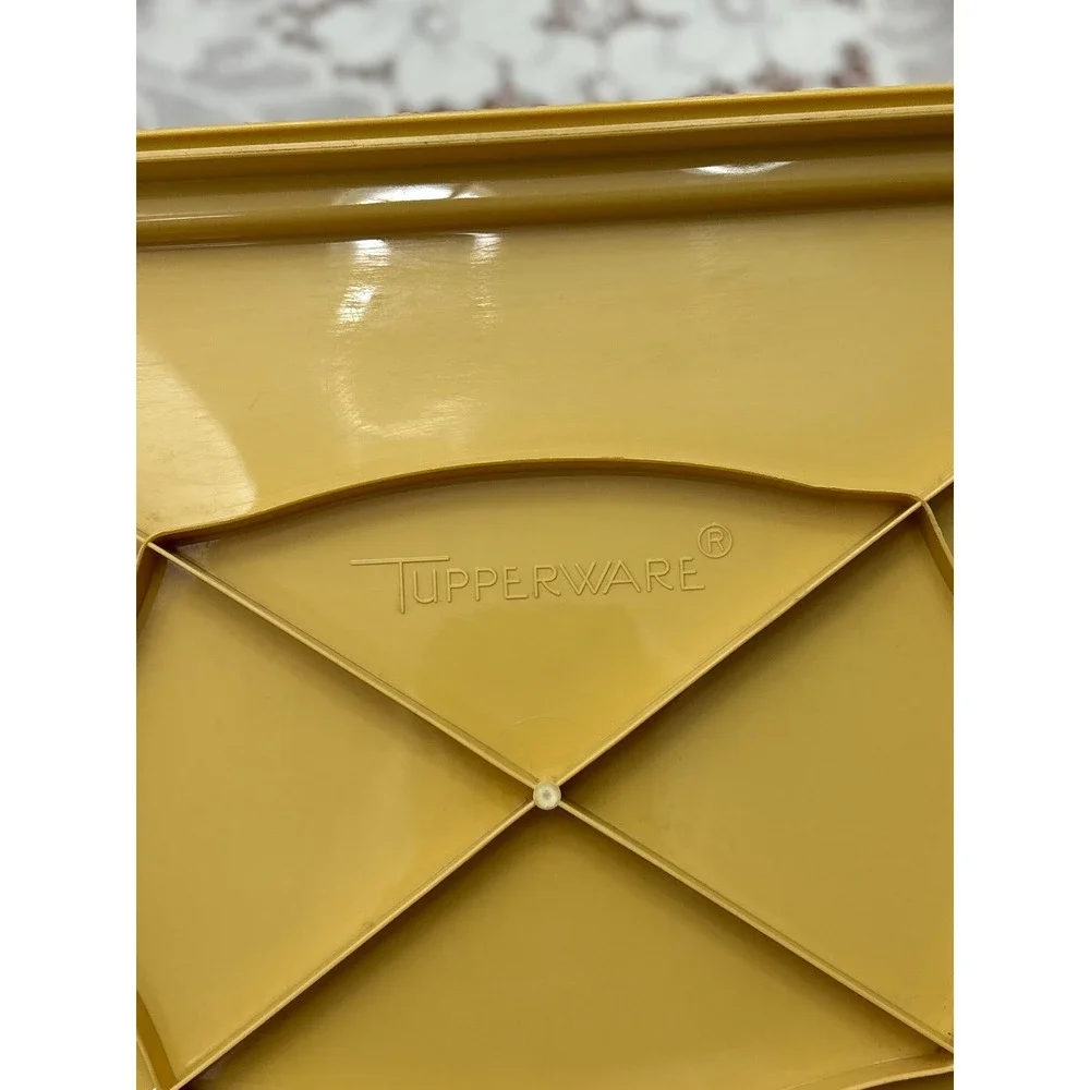 VTG Tupperware Rectangular Cake Taker Harvest Gold 15x11 Food Storage 622 623